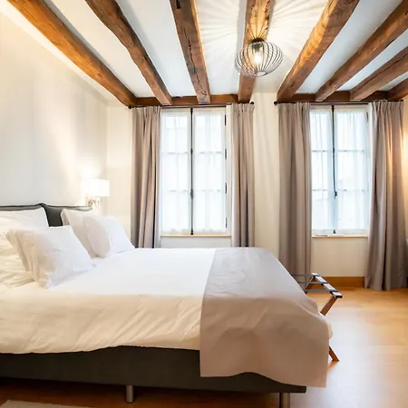 L'hostellerie De La Licorne 住宿加早餐酒店 *