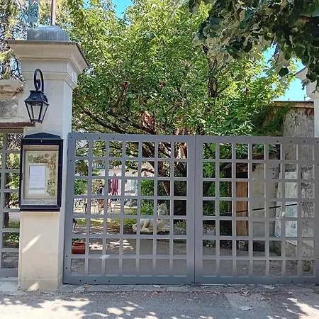 L'hostellerie De La Licorne Couette-café *